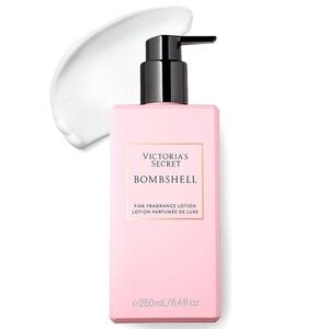 ✨BNWT - Victoria's Secret Bombshell Fragrance Body Lotion - 8.4 oz✨